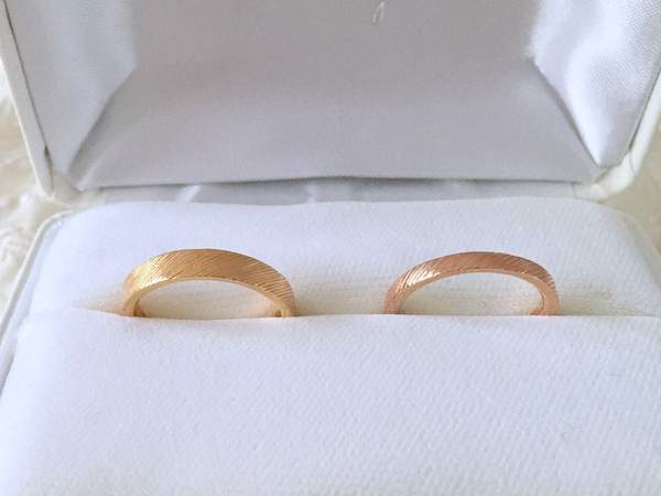 18金と18金ピンクゴールの平打ち結婚指輪