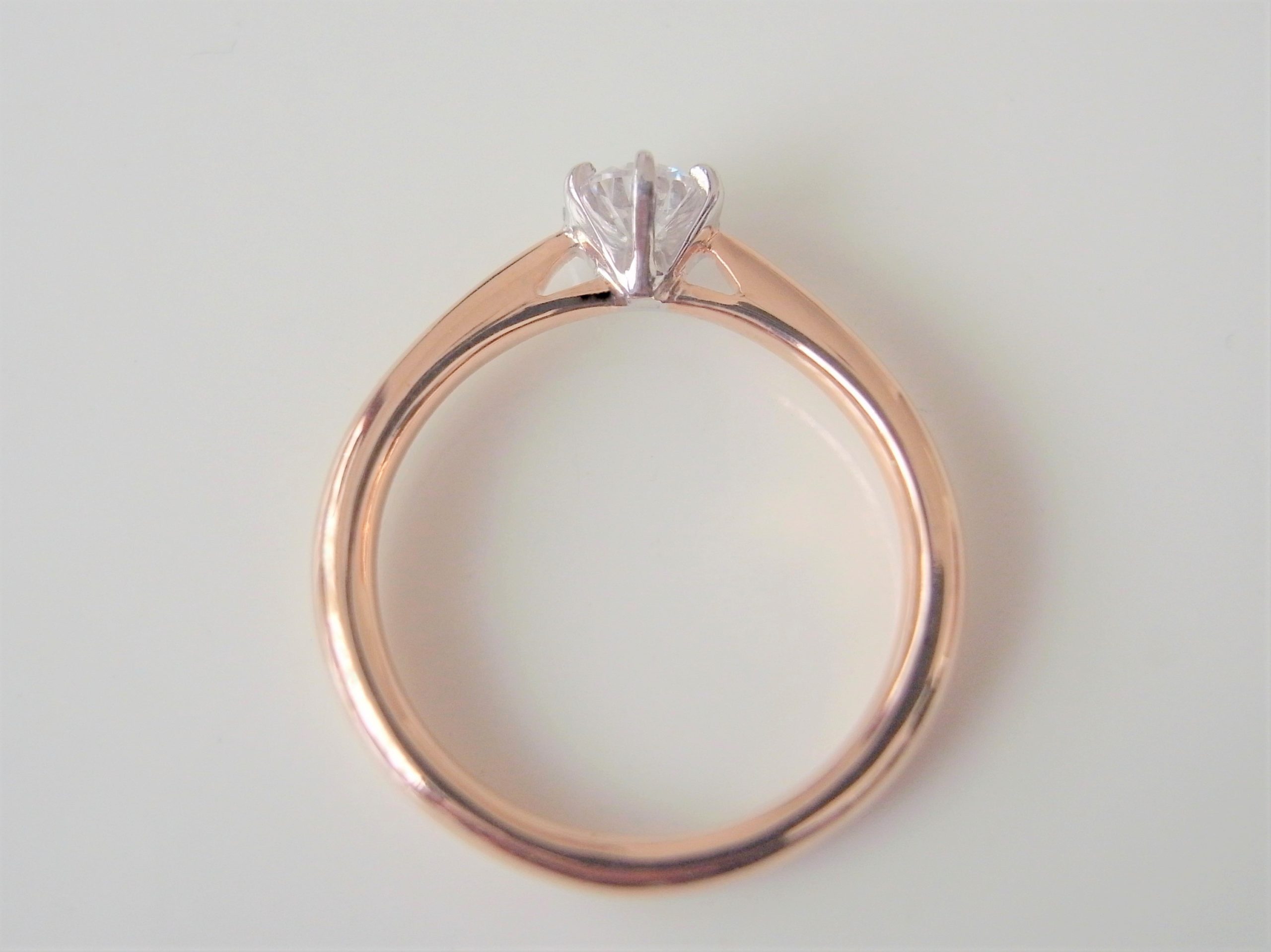 結婚指輪・婚約指輪のコンビカラーの指輪側面